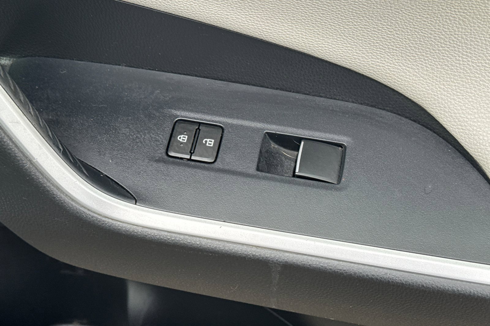 Used 2020 Toyota RAV4 Limited image 22