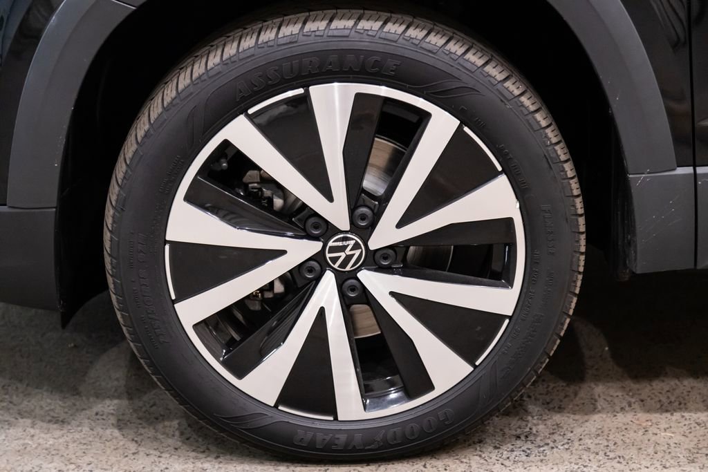 Certified 2023 Volkswagen Taos SE w/ Panoramic Sunroof Package FWD image 7