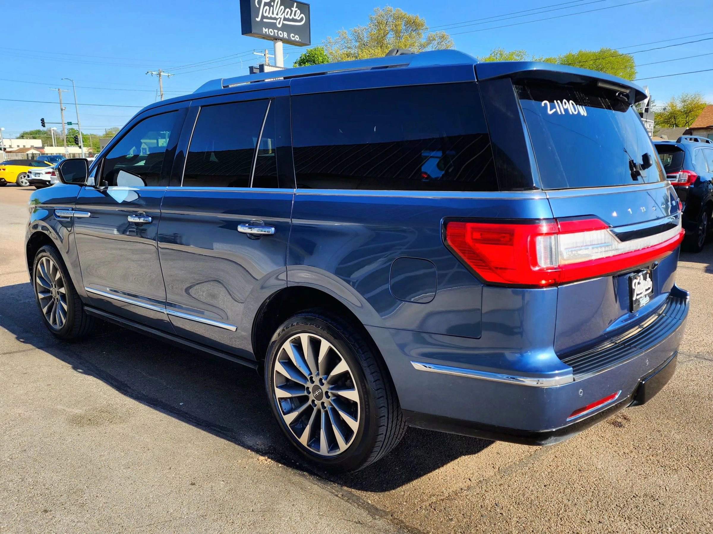 Used 2018 Lincoln Navigator Select w/ Cargo Package AWD/4WD image 5