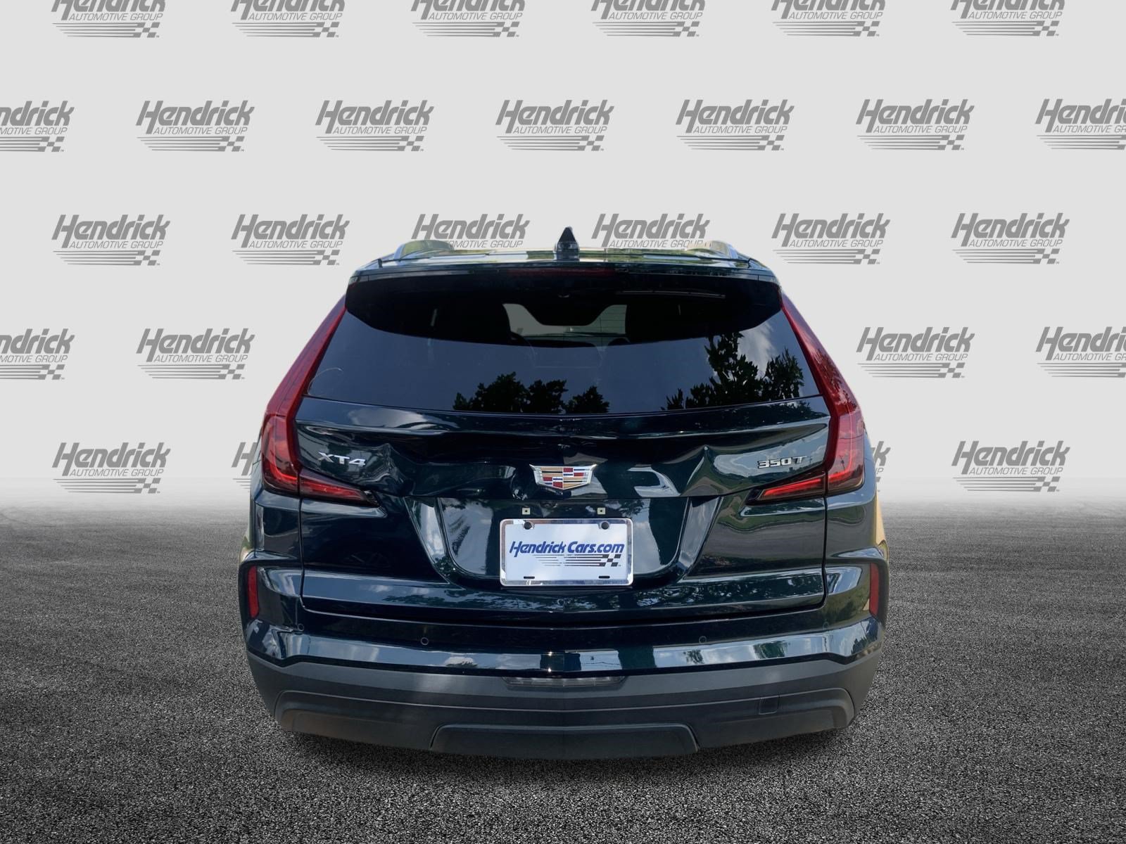 Used 2024 Cadillac XT4 Luxury w/ Cold Weather Package FWD image 9