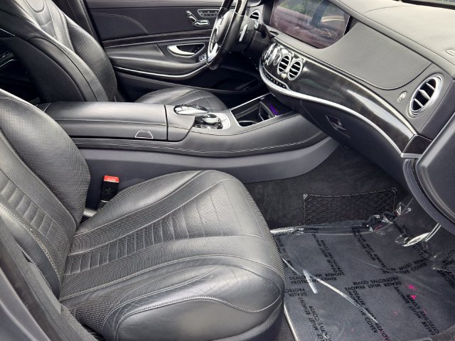 Used 2020 Mercedes-Benz S 560 4MATIC Sedan w/ AMG Line Exterior image 16