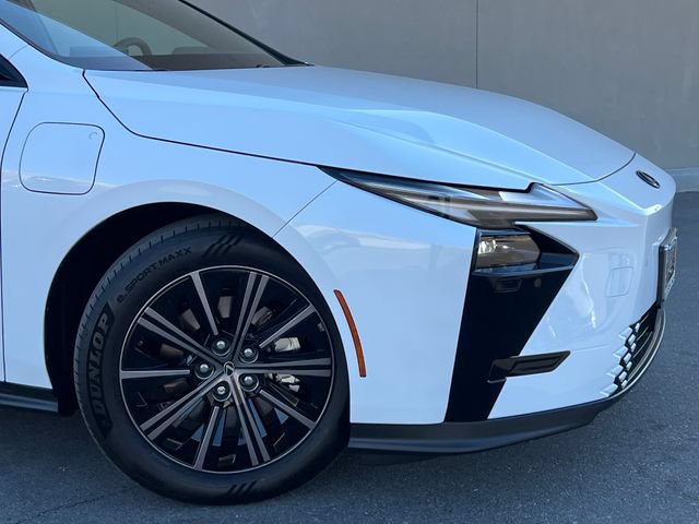 New 2026 Lexus ES 350e FWD image 2
