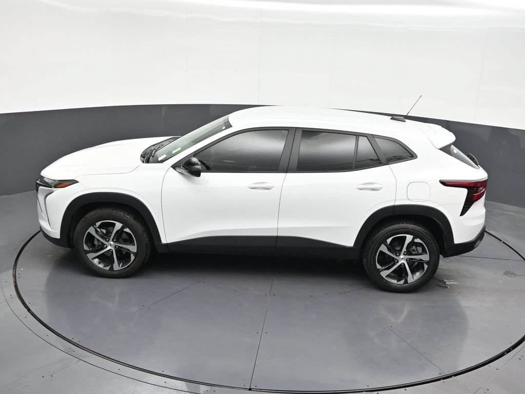 Used 2024 Chevrolet Trax RS w/ Driver Confidence Package FWD image 16