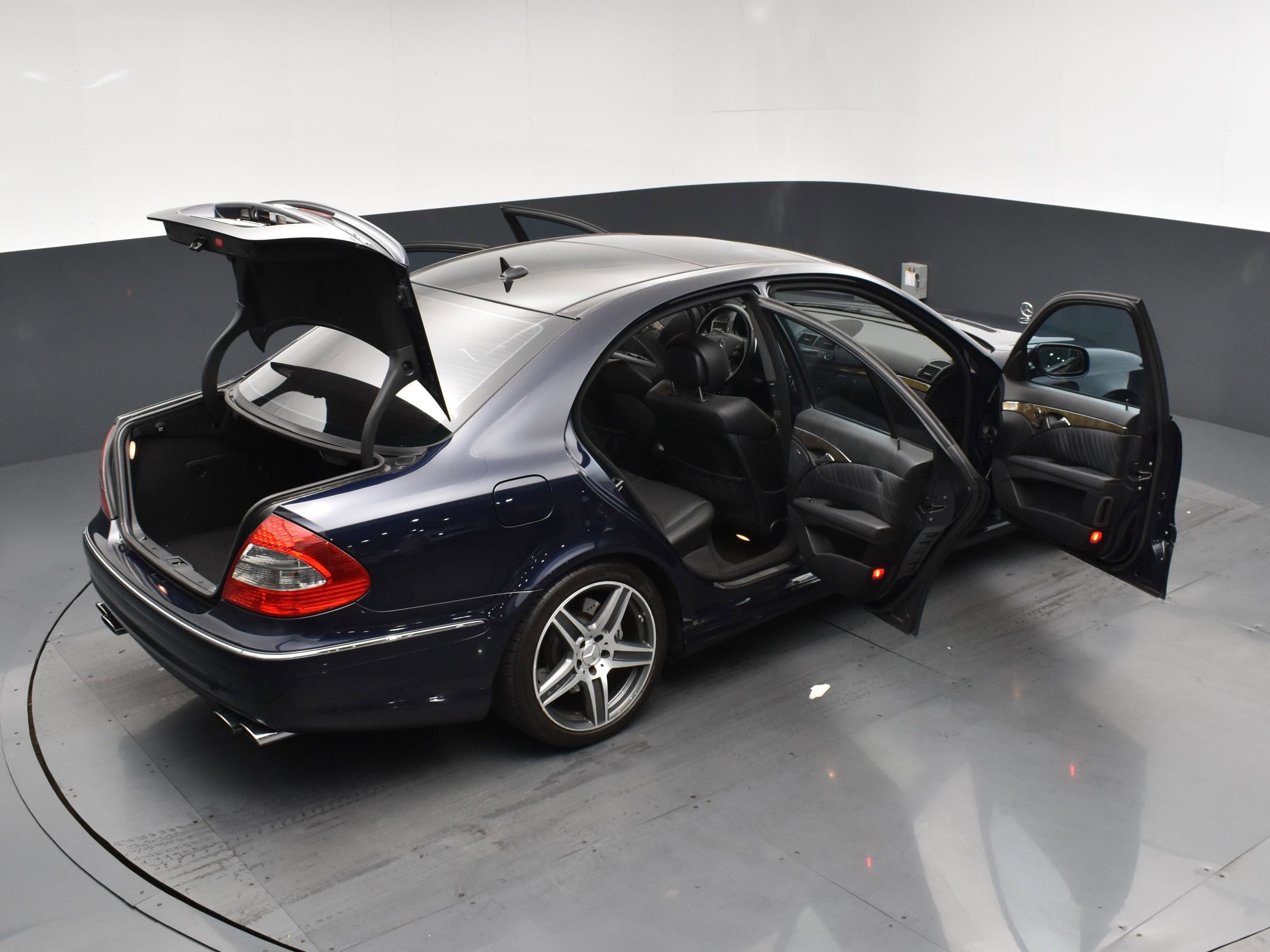 Used 2008 Mercedes-Benz E 63 AMG Sedan image 29