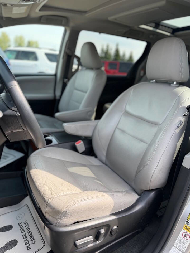 Used 2017 Toyota Sienna Limited Premium AWD/4WD image 12