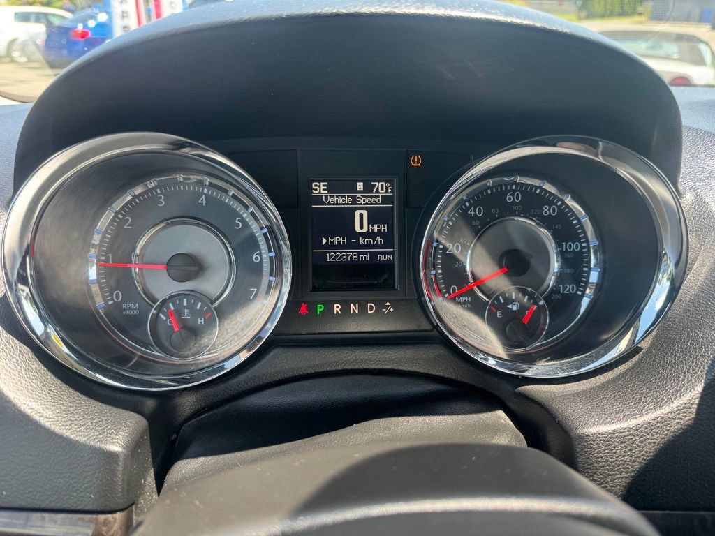 Used 2014 Chrysler Town & Country Touring FWD image 40