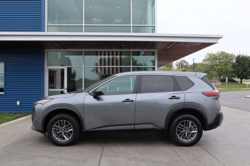 Used 2023 Nissan Rogue S image 6