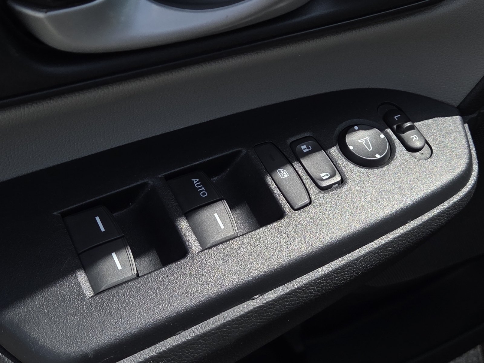 Used 2019 Honda CR-V LX image 24