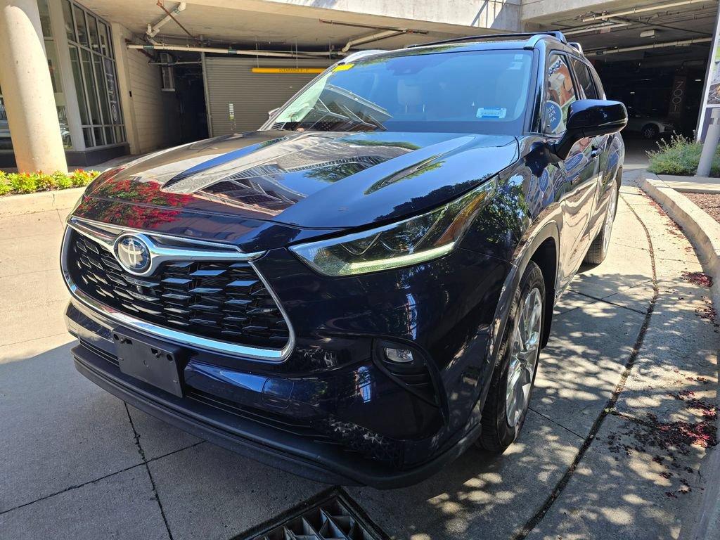 Used 2021 Toyota Highlander Limited AWD/4WD image 1