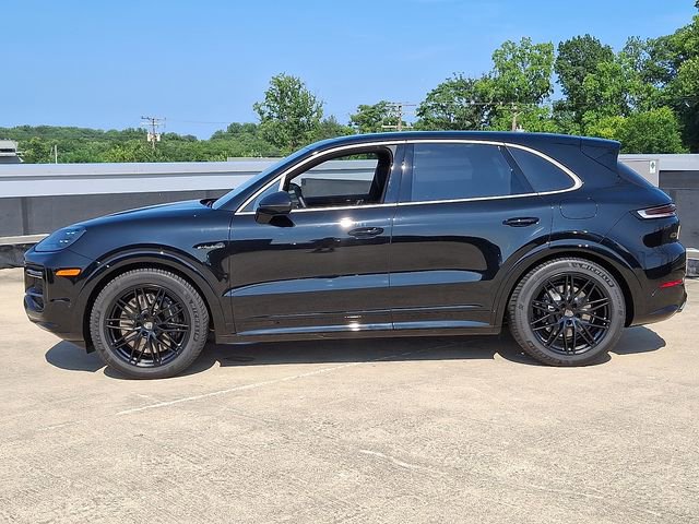 New 2025 Porsche Cayenne Turbo image 2