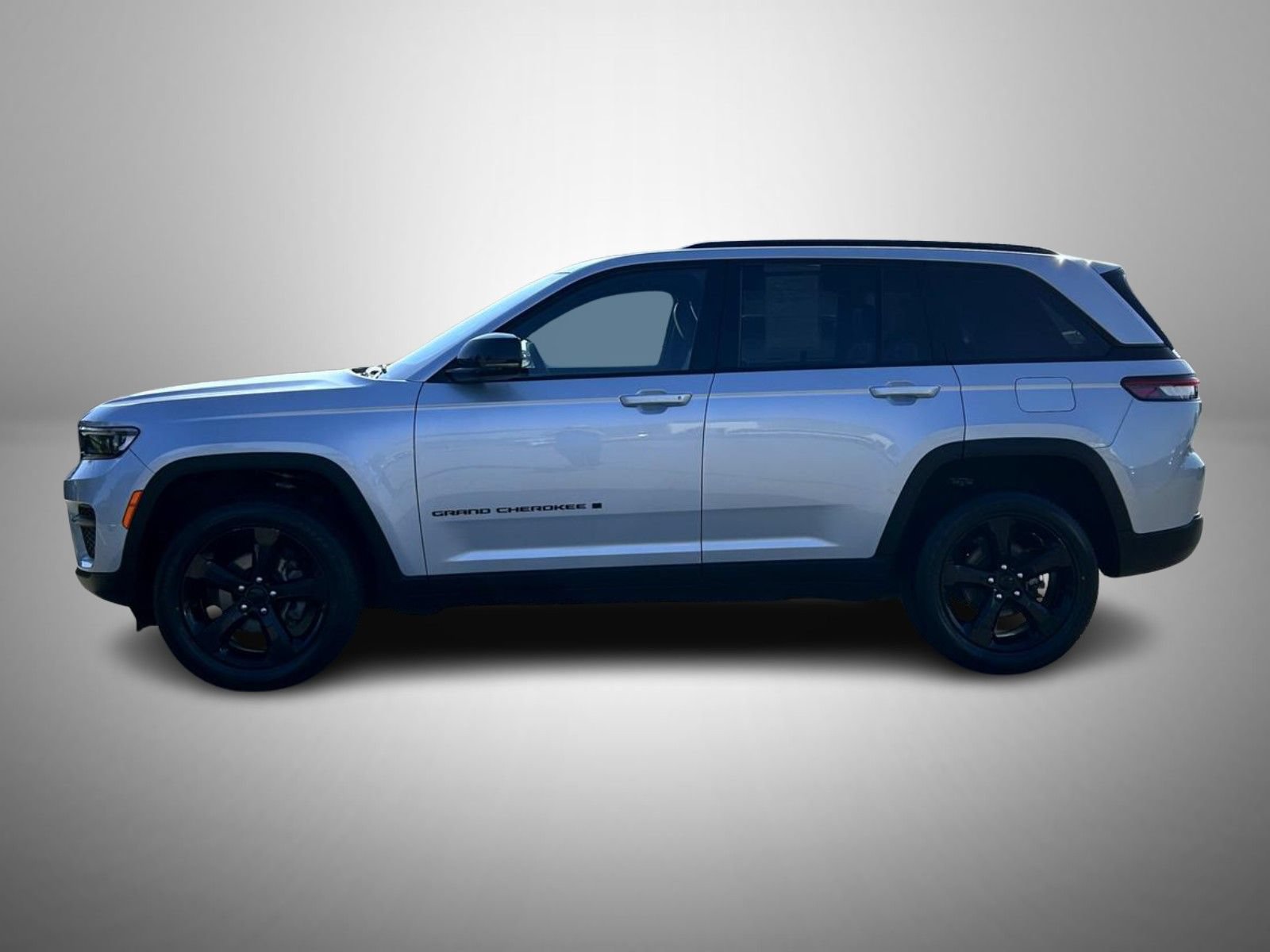 Used 2023 Jeep Grand Cherokee Altitude AWD/4WD image 8