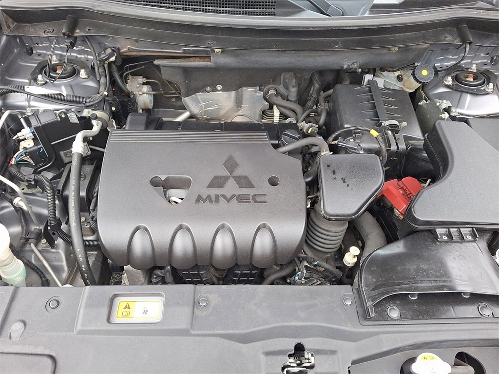 Used 2018 Mitsubishi Outlander SE image 25