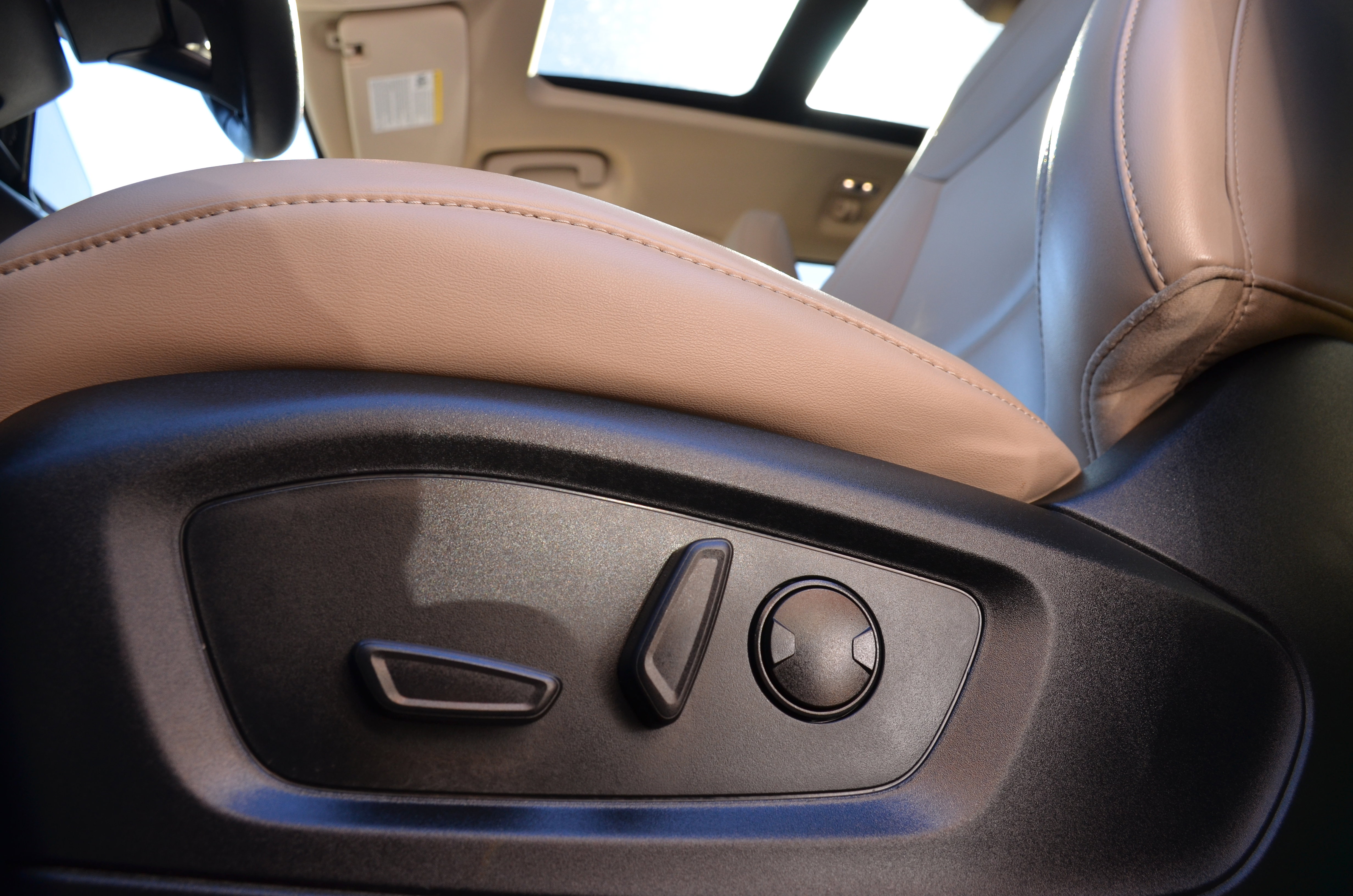 Used 2022 Ford Explorer XLT w/ Equipment Group 202A image 15