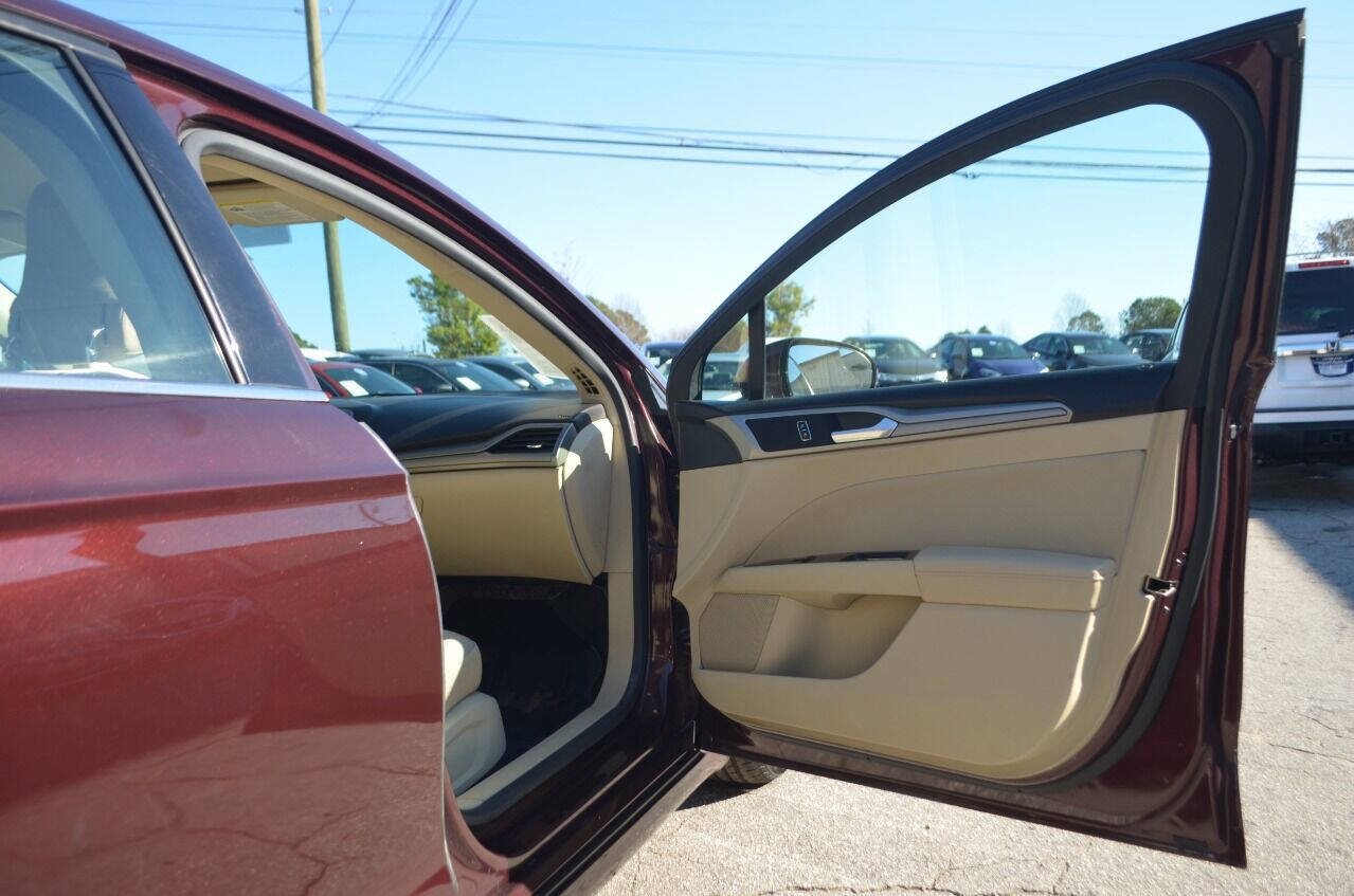 Used 2013 Ford Fusion SE image 15