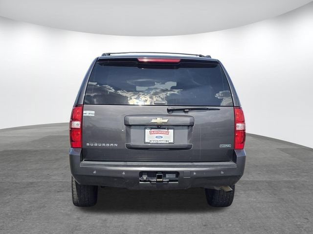 Used 2011 Chevrolet Suburban LT RWD image 5