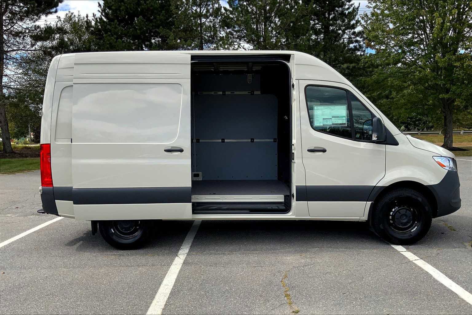 Used 2025 Mercedes-Benz Sprinter 2500 image 24