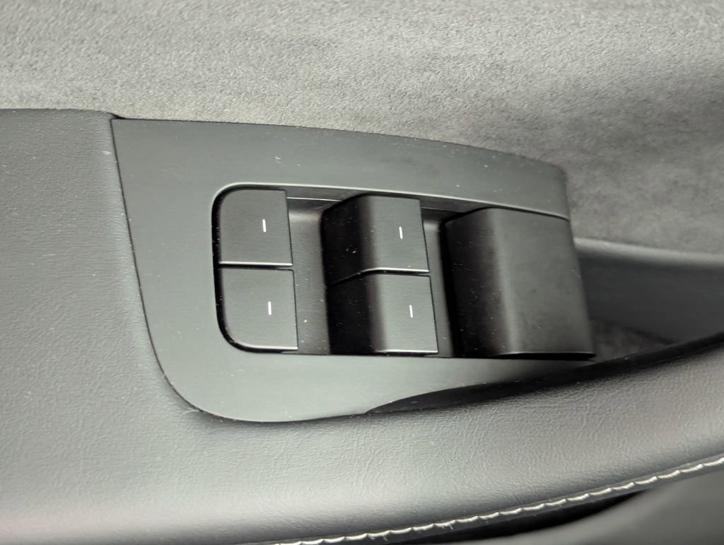 Used 2025 Tesla Model Y Performance image 44