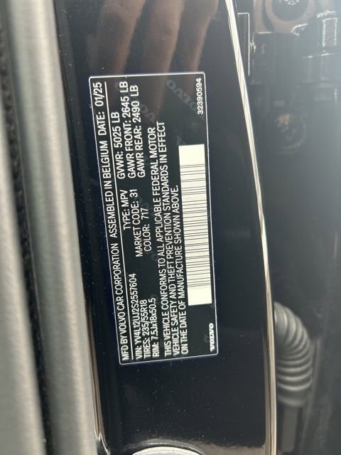Certified 2025 Volvo XC40 B5 Core image 27