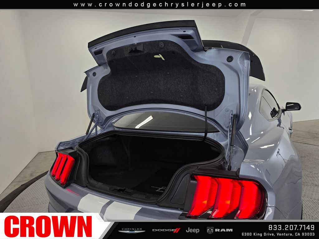 Used 2022 Ford Mustang Shelby GT500 w/ Technology Package RWD image 21