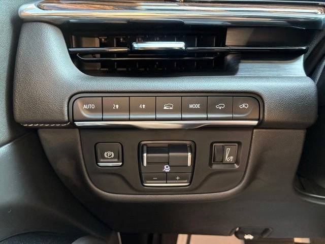 Certified 2024 Cadillac Escalade ESV Premium Luxury w/ Performance Package AWD/4WD image 15