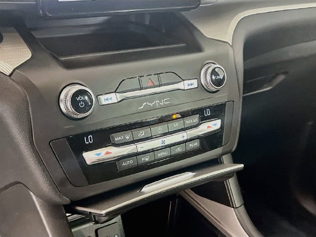 Used 2020 Ford Explorer XLT RWD image 12