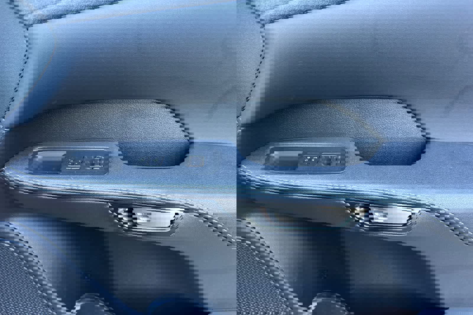 Used 2024 Lexus RX 500h F Sport w/ Convenience Package image 19