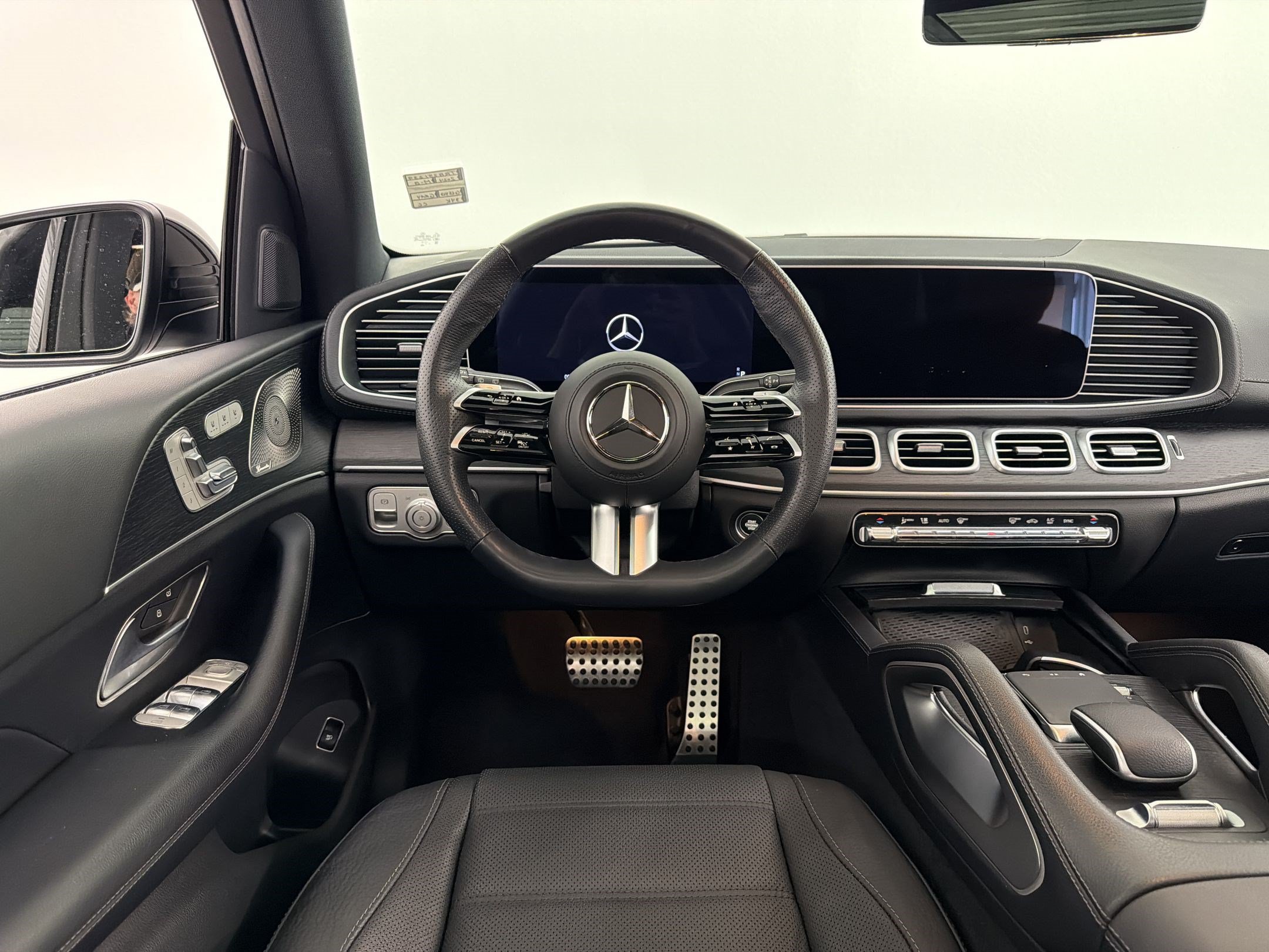 Used 2024 Mercedes-Benz GLS 450 4MATIC image 32