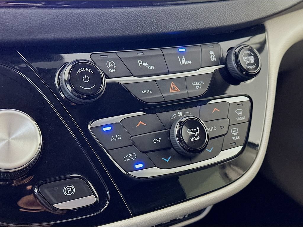 Used 2021 Chrysler Pacifica Touring-L FWD image 18