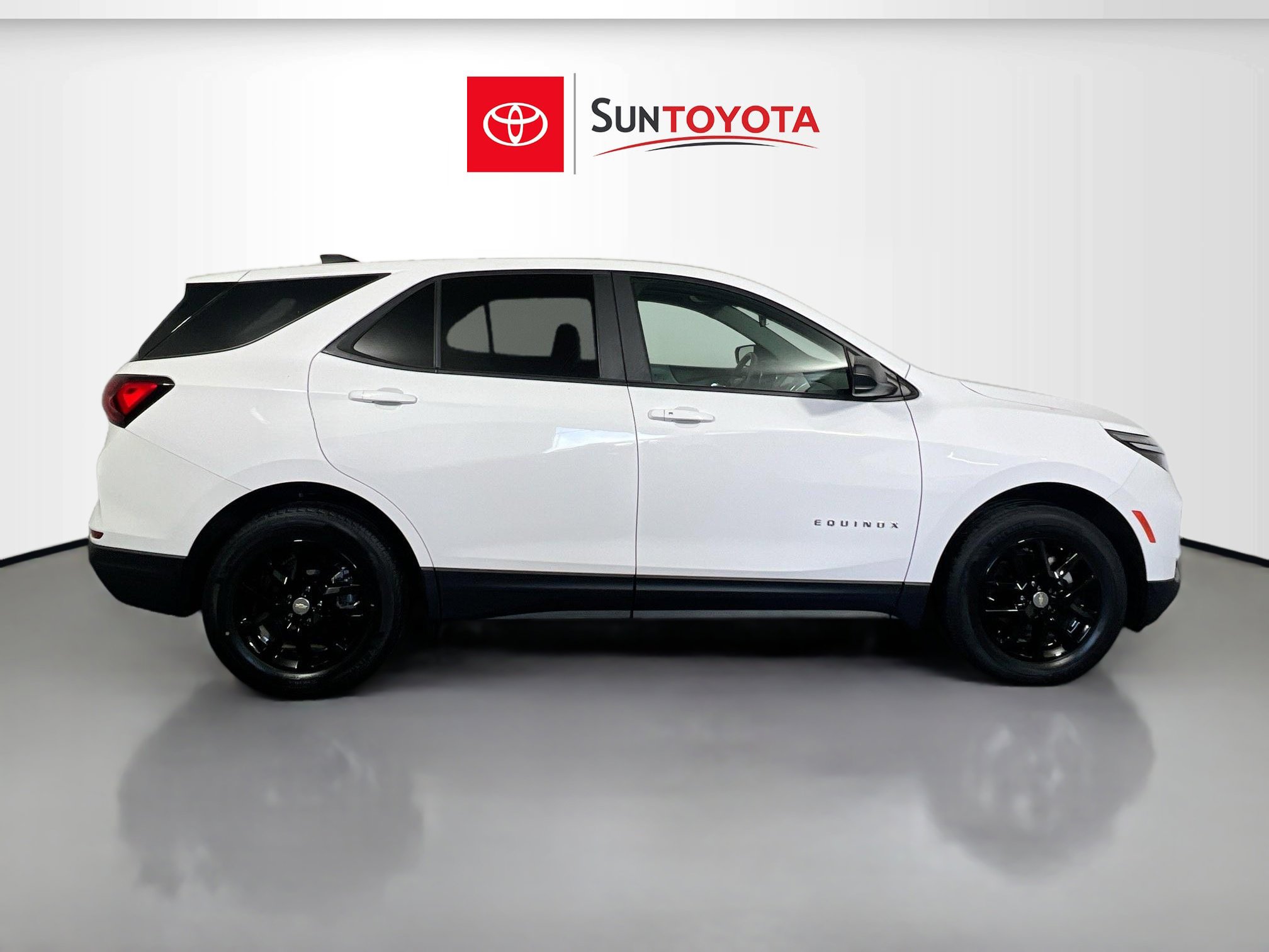 Used 2023 Chevrolet Equinox LS w/ LS Convenience Package image 2