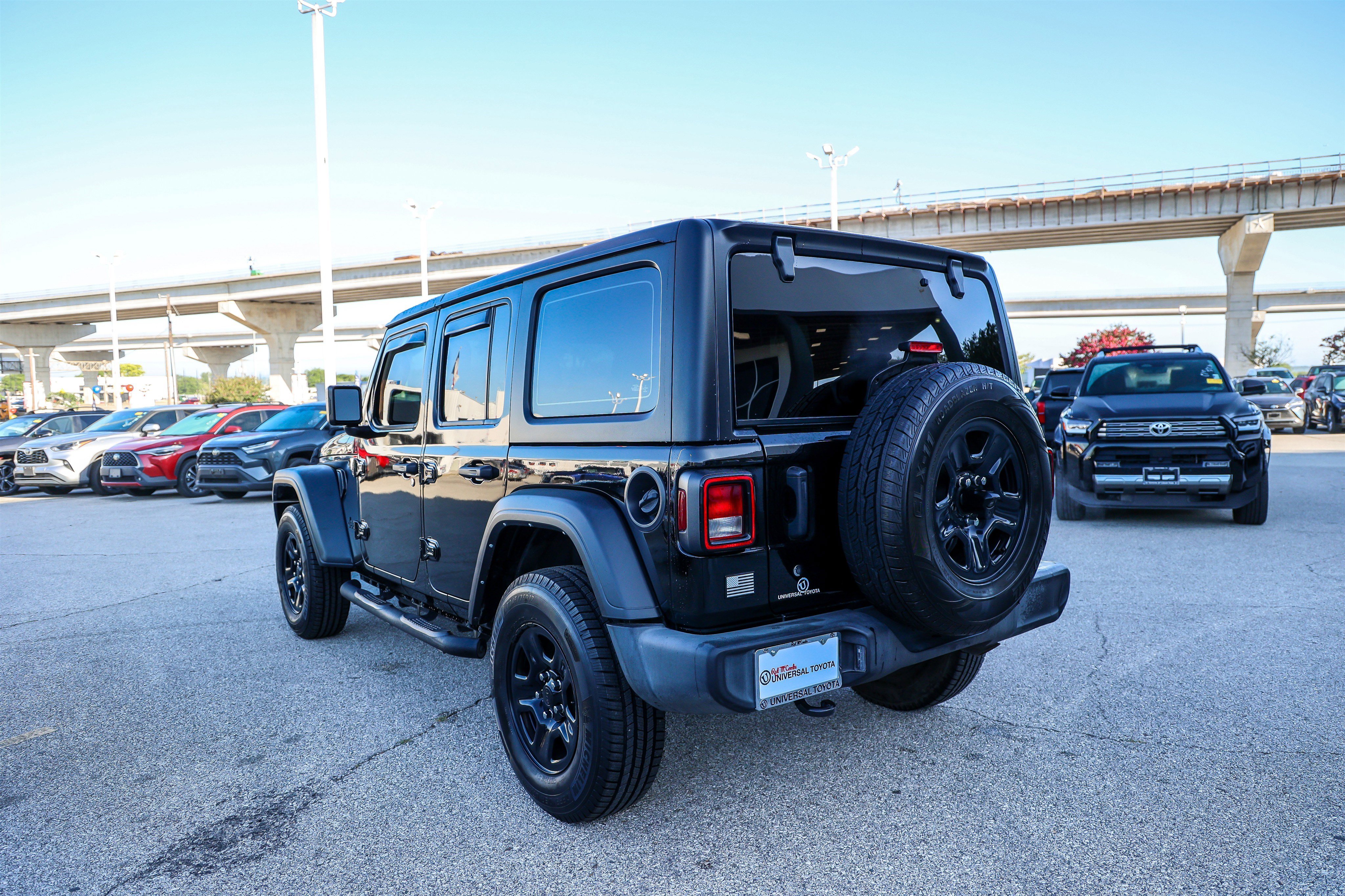 Used 2022 Jeep Wrangler Unlimited Sport AWD/4WD image 9