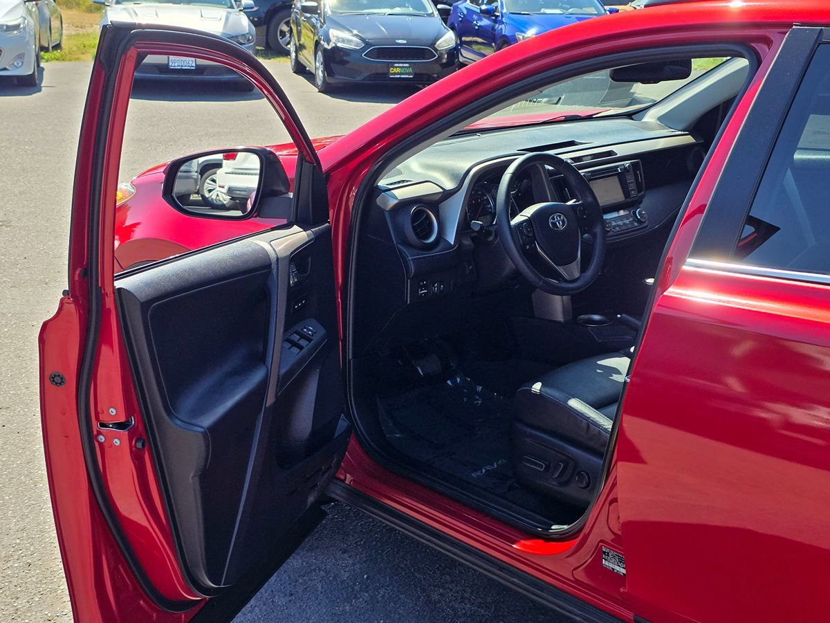 Used 2015 Toyota RAV4 Limited image 46