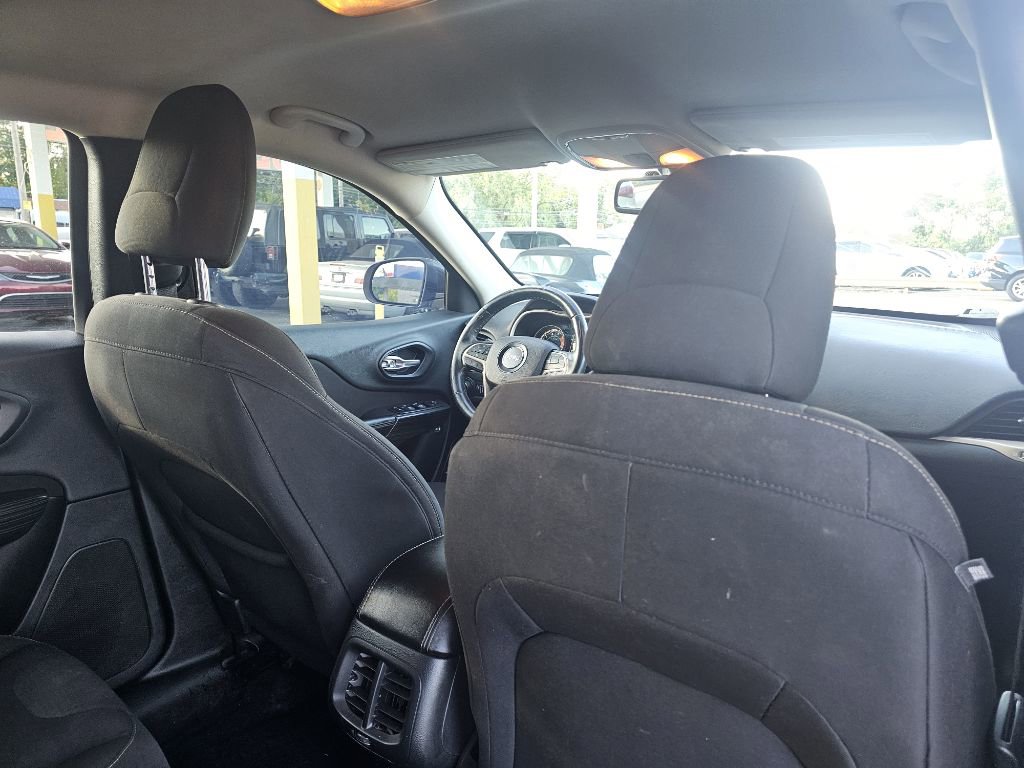 Used 2016 Jeep Cherokee Latitude w/ Safety/Convenience Group image 46