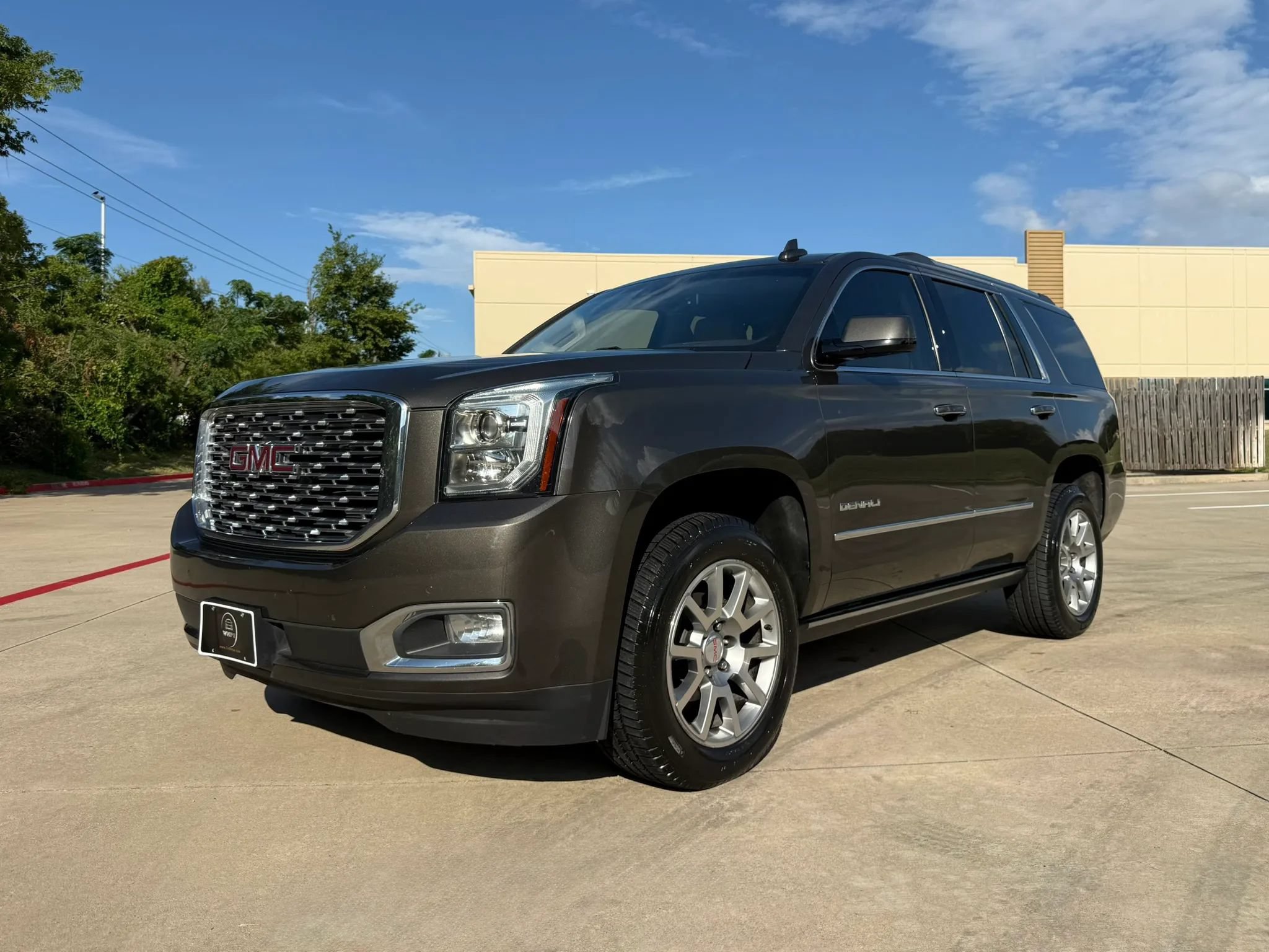 Used 2020 GMC Yukon Denali AWD/4WD image 2