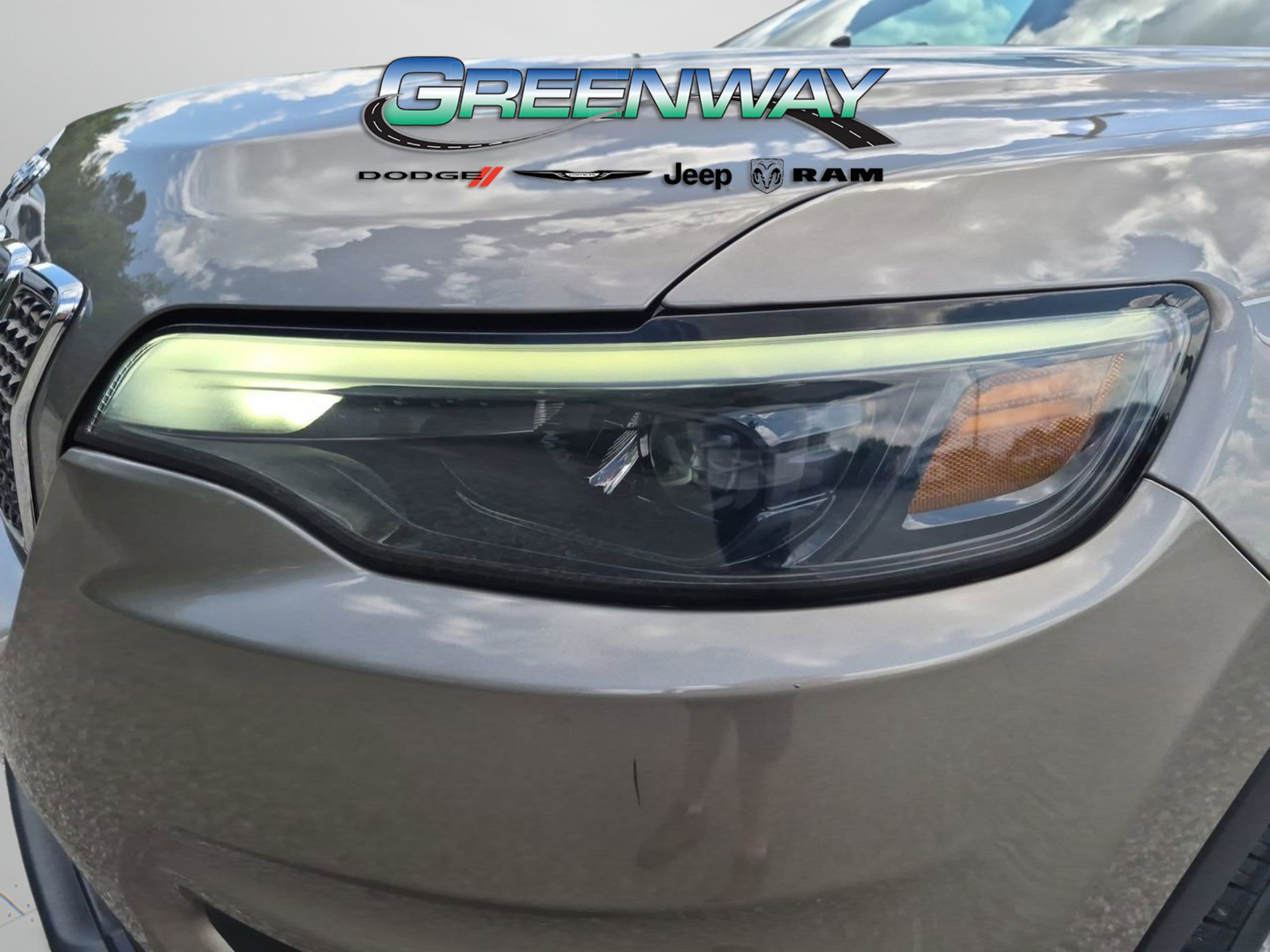 Used 2020 Jeep Cherokee Latitude Plus w/ Comfort/Convenience Group FWD image 31