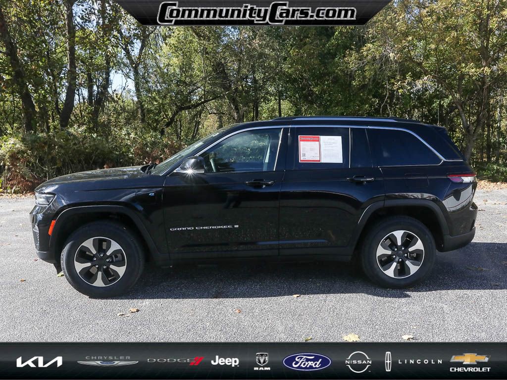 Used 2023 Jeep Grand Cherokee 4WD 4xe image 3