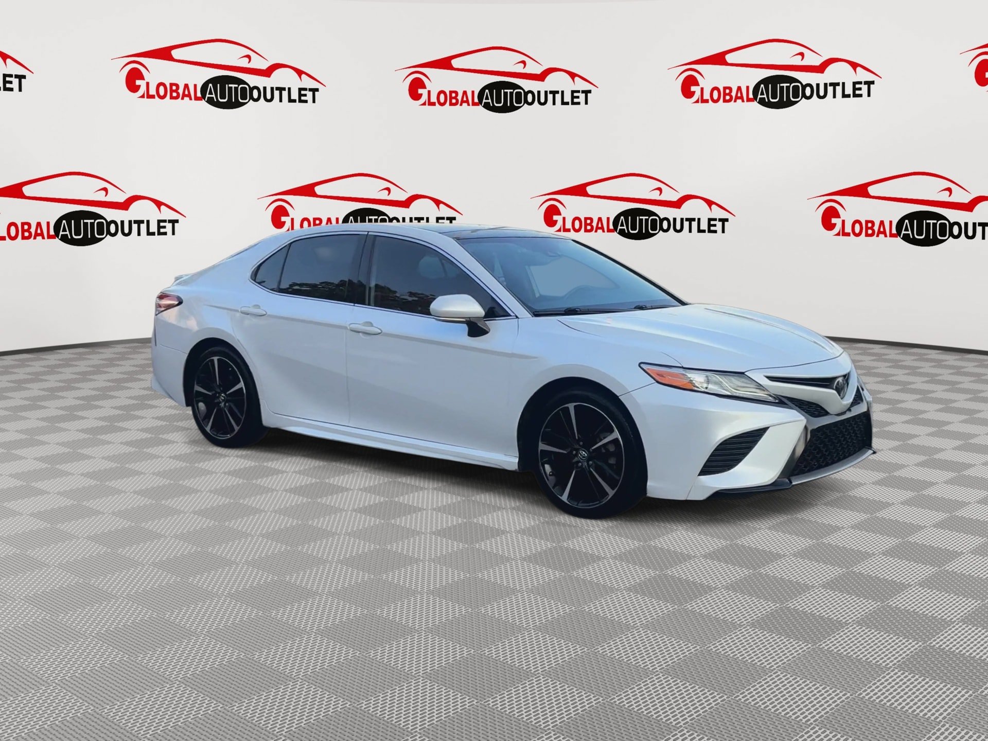 Used 2020 Toyota Camry XSE FWD image 2