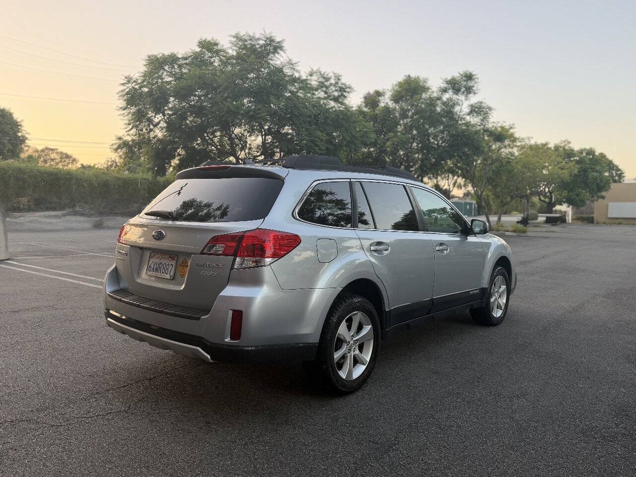 Used 2013 Subaru Outback 2.5i Limited AWD/4WD image 6