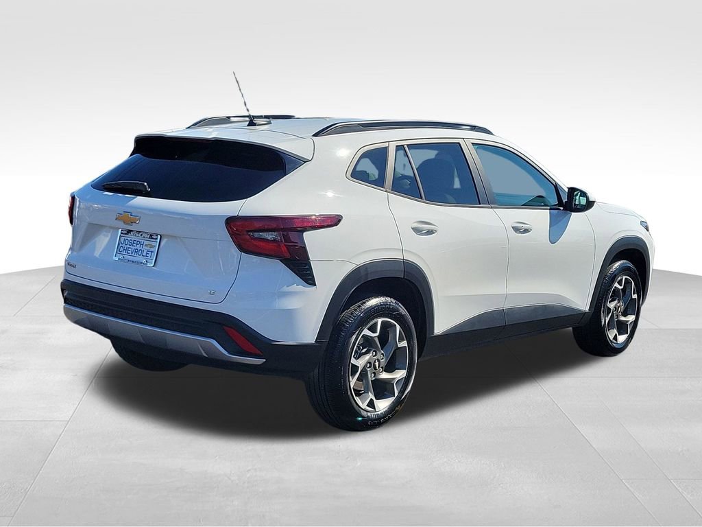 Certified 2025 Chevrolet Trax LT w/ LT Convenience Package FWD image 4