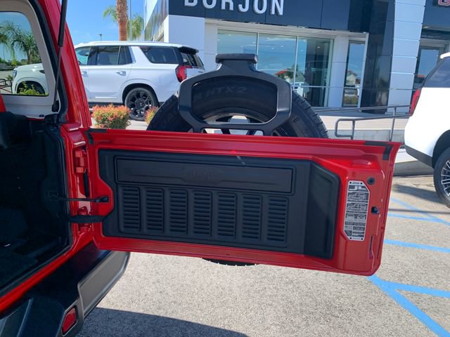 Used 2025 Jeep Wrangler Unlimited Sahara AWD/4WD image 21