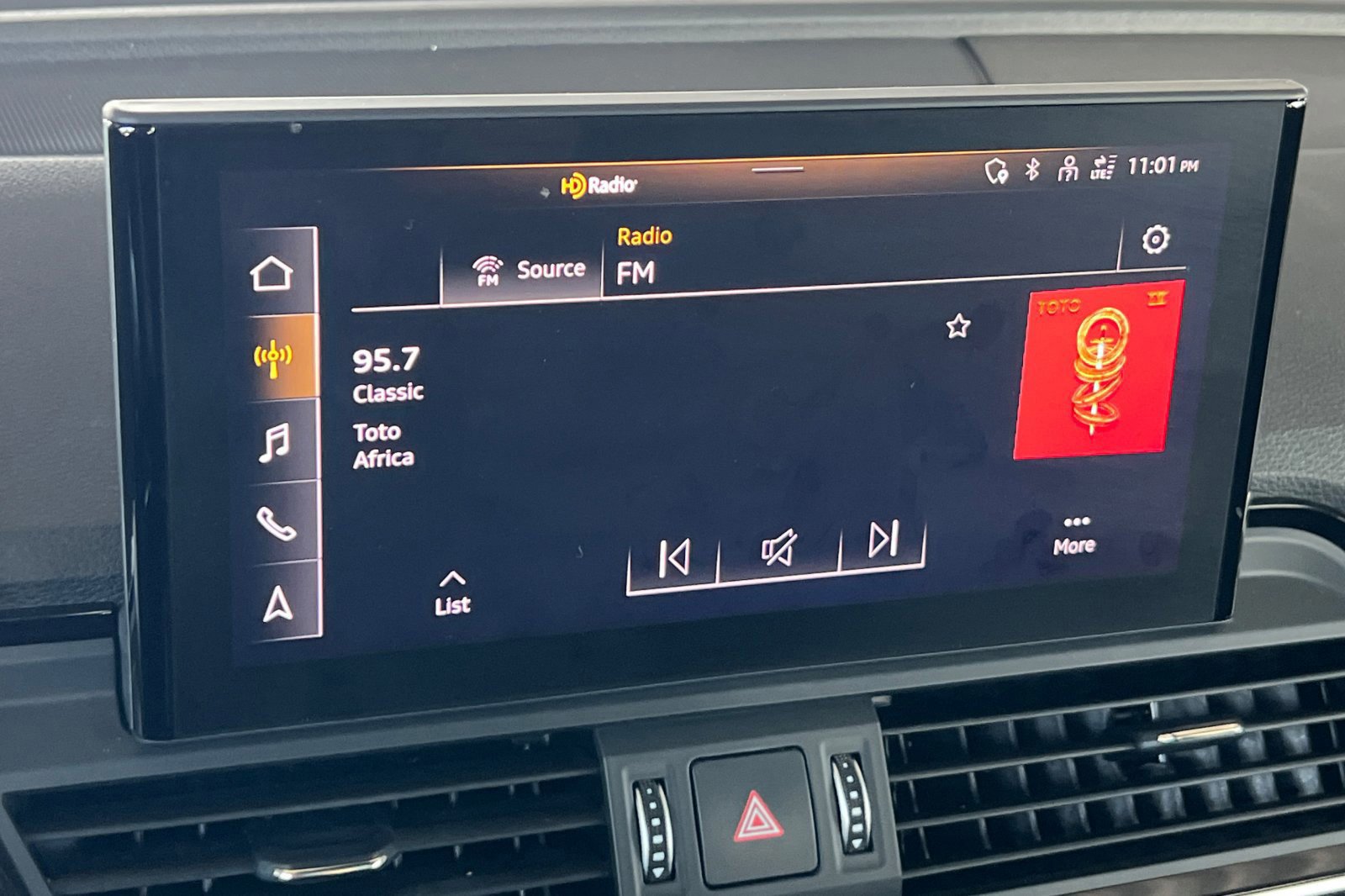 Used 2022 Audi SQ5 Premium w/ Convenience Package image 18