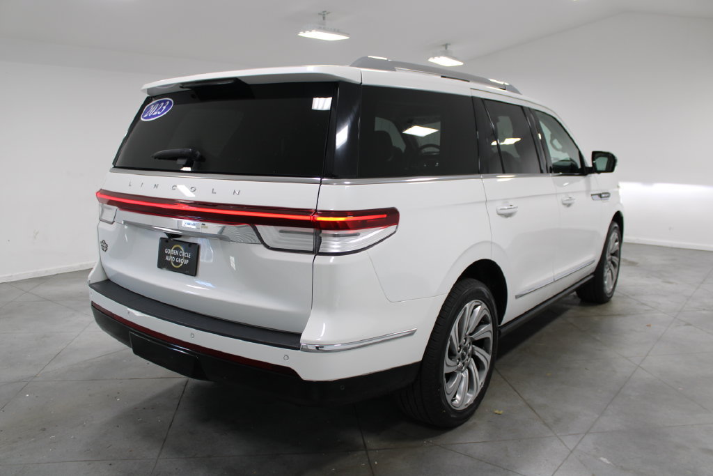 Used 2023 Lincoln Navigator Reserve AWD/4WD image 9