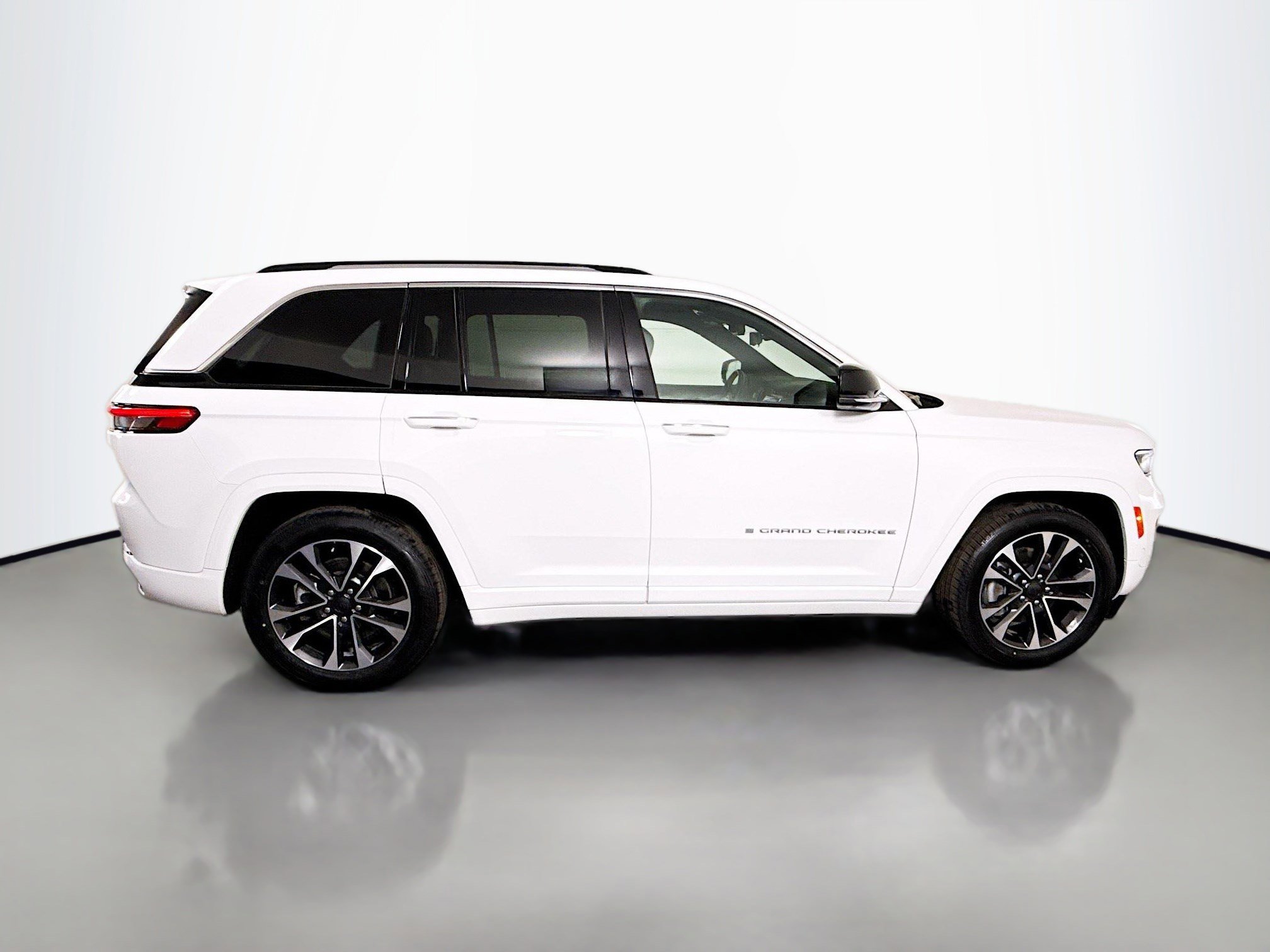 Used 2023 Jeep Grand Cherokee Overland w/ Advanced Protech Group III image 11