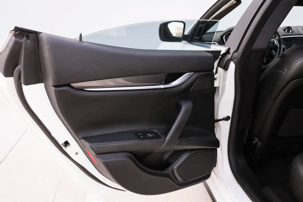 Used 2015 Maserati Ghibli RWD image 30