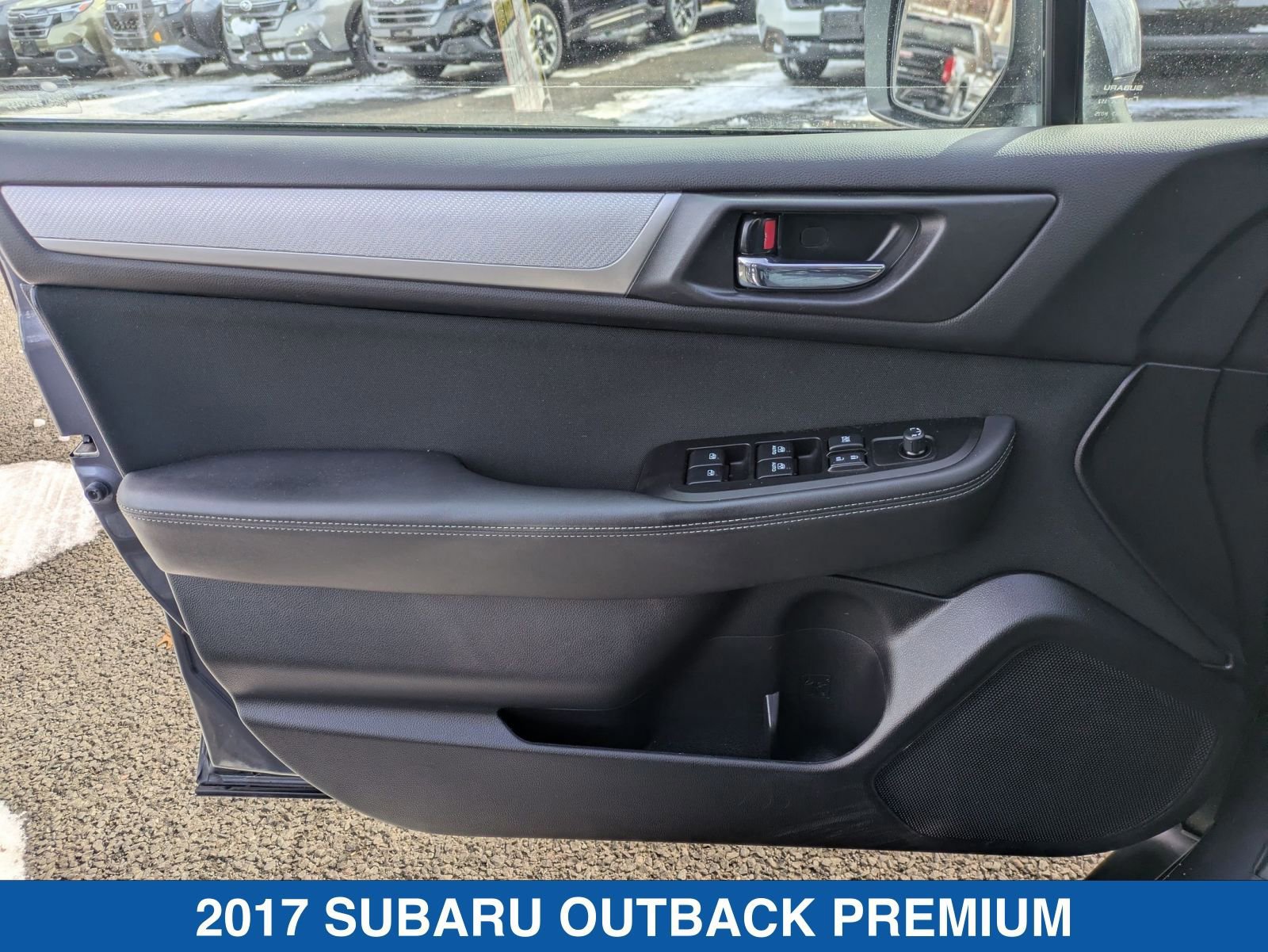 Used 2017 Subaru Outback 2.5i Premium image 11