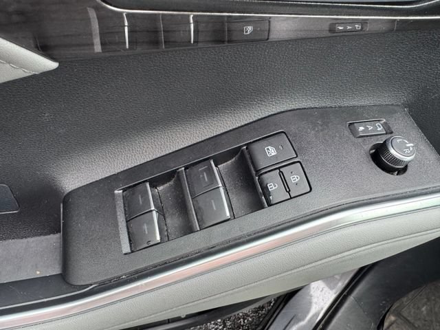 Used 2025 Toyota Highlander Platinum AWD/4WD image 48