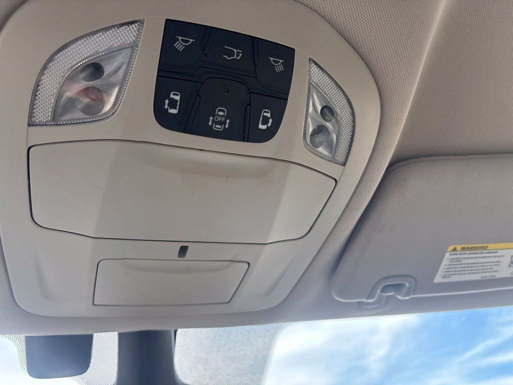 Used 2021 Chrysler Pacifica Touring-L FWD image 23
