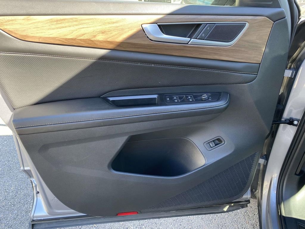 Used 2024 Volkswagen Atlas SE image 13