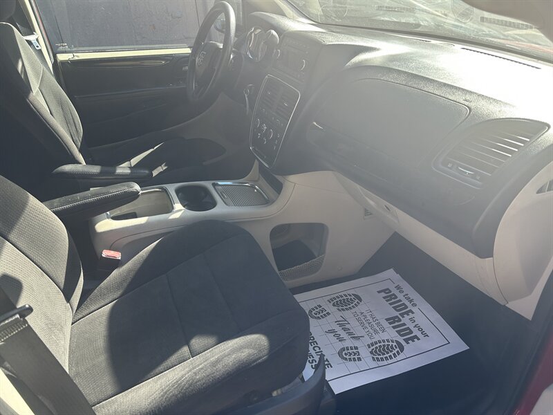 Used 2012 Dodge Grand Caravan SXT FWD image 10