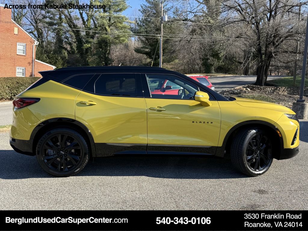 Used 2022 Chevrolet Blazer RS w/ Enhanced Convenience Package image 3