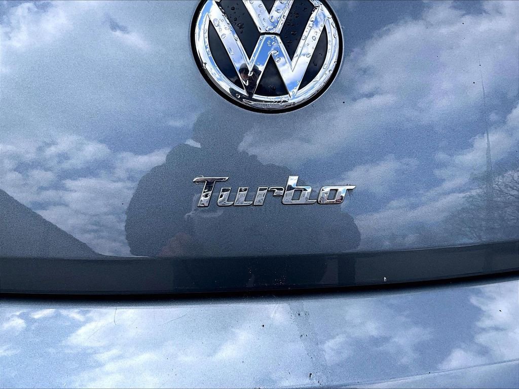 Used 2019 Volkswagen Beetle 2.0T SE FWD image 8